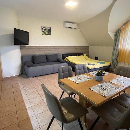 Kuenszler Apartmanhaz Замарди Экстерьер фото