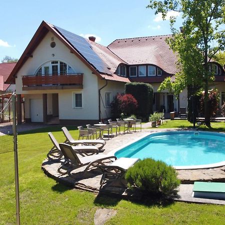 Kuenszler Apartmanhaz Замарди Экстерьер фото
